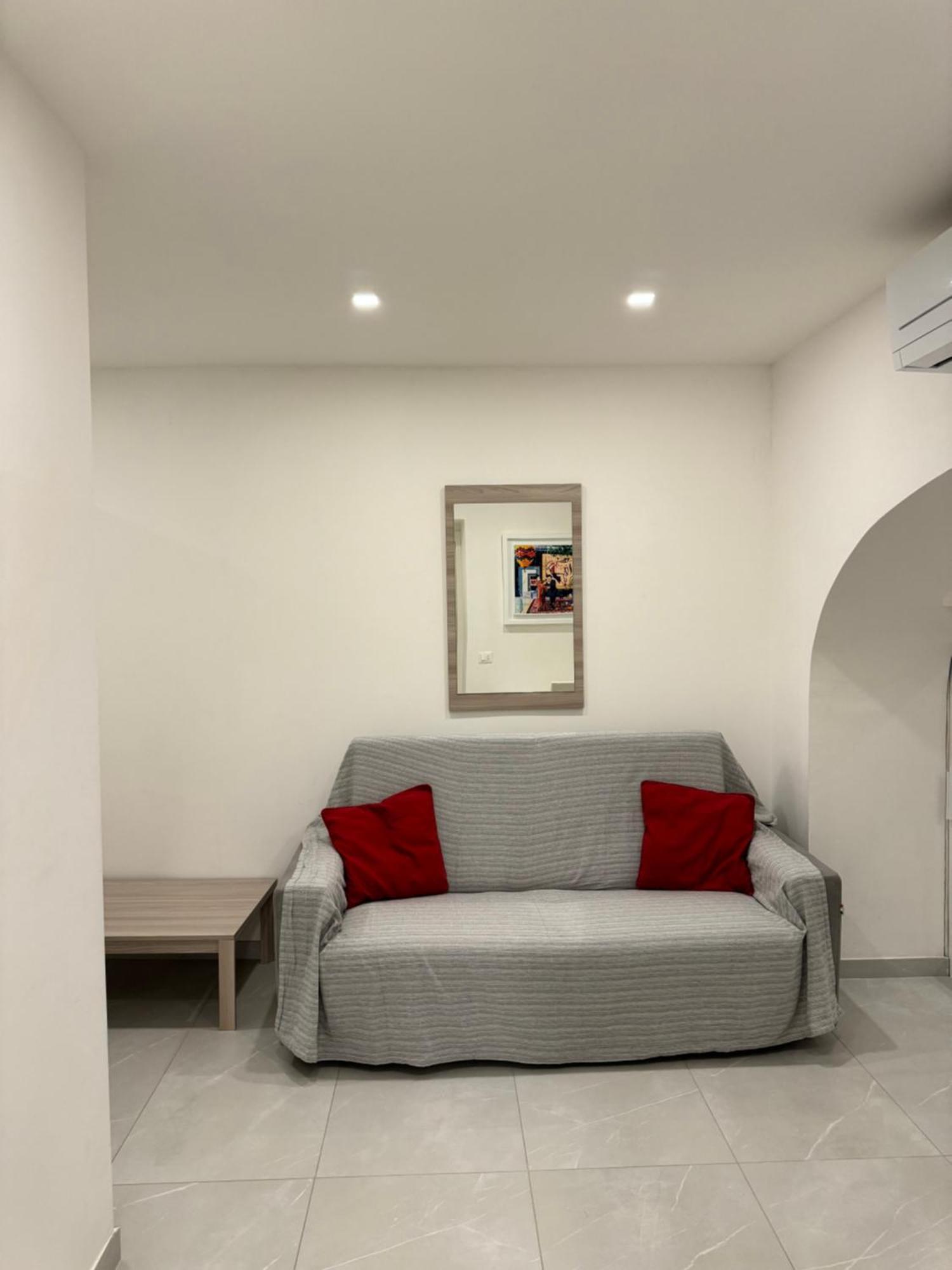 Re House Suite & Deluxe Apartament 아스콜리피체노 외부 사진