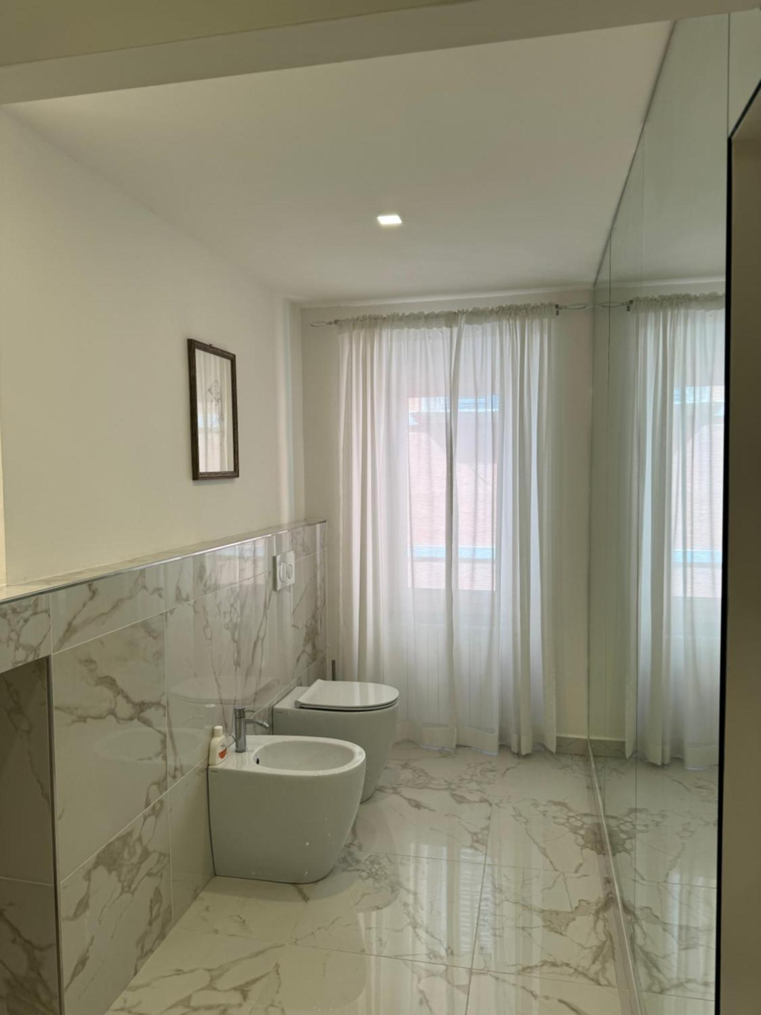 Re House Suite & Deluxe Apartament 아스콜리피체노 외부 사진