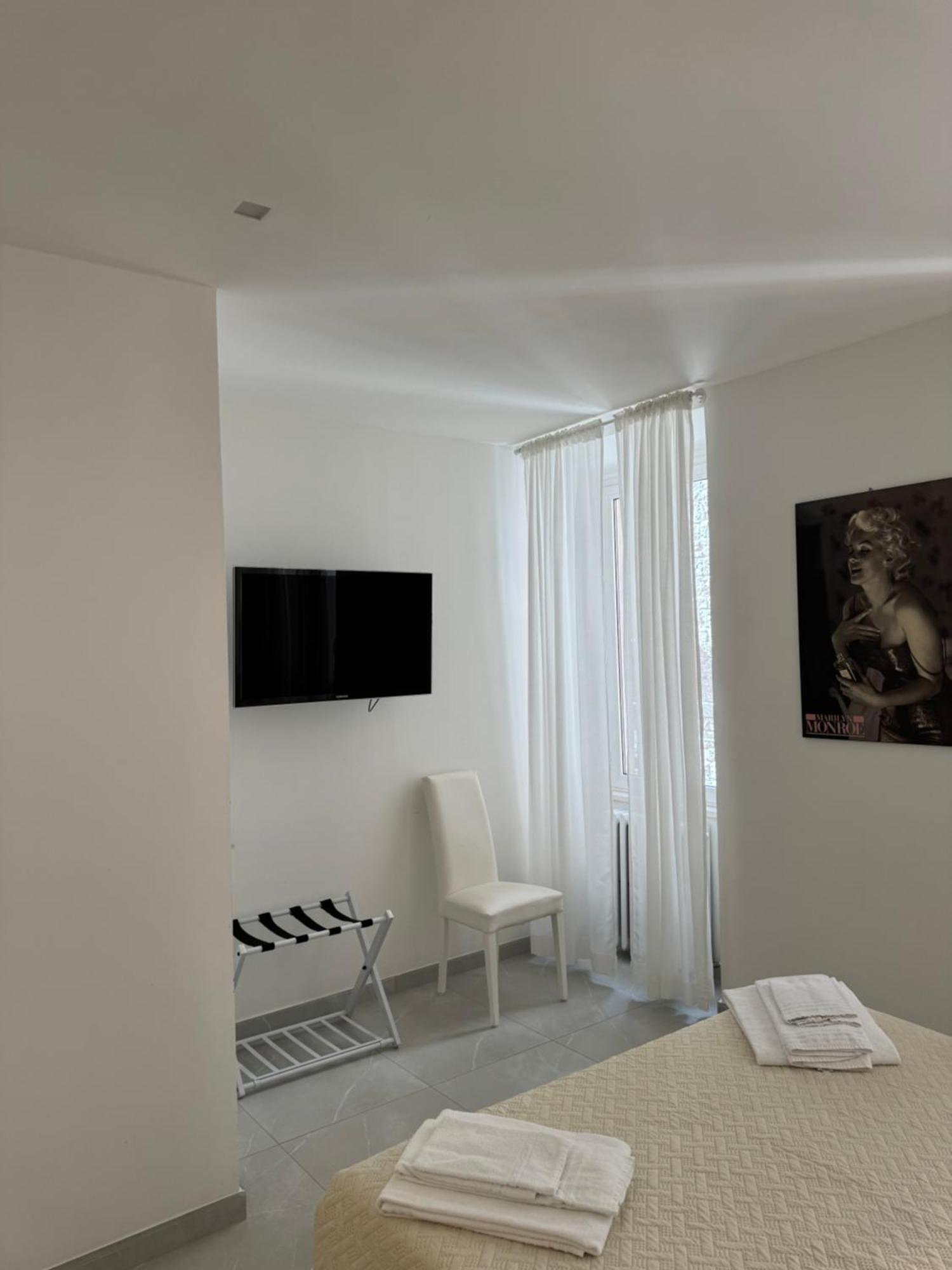 Re House Suite & Deluxe Apartament 아스콜리피체노 외부 사진