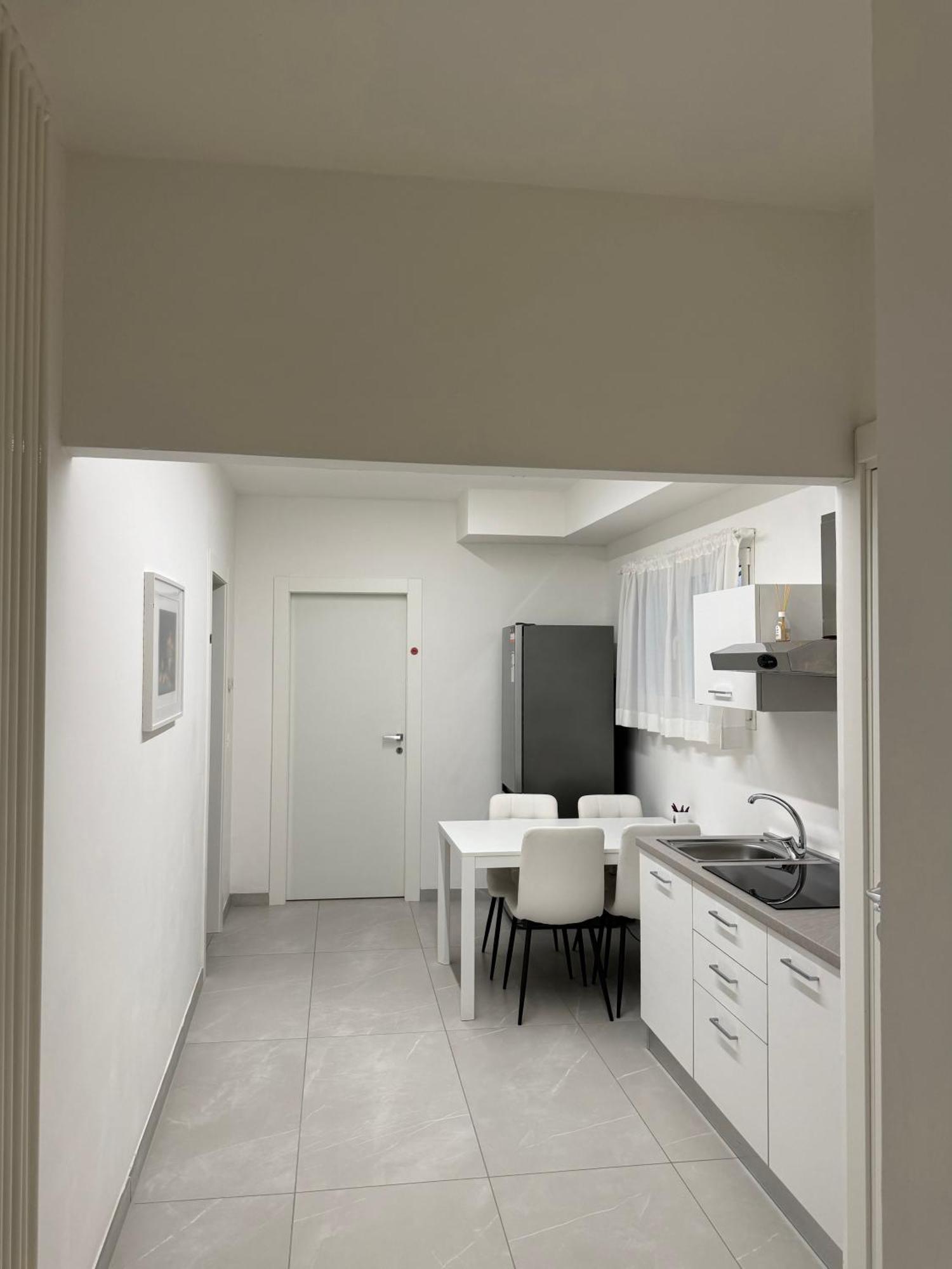 Re House Suite & Deluxe Apartament 아스콜리피체노 외부 사진