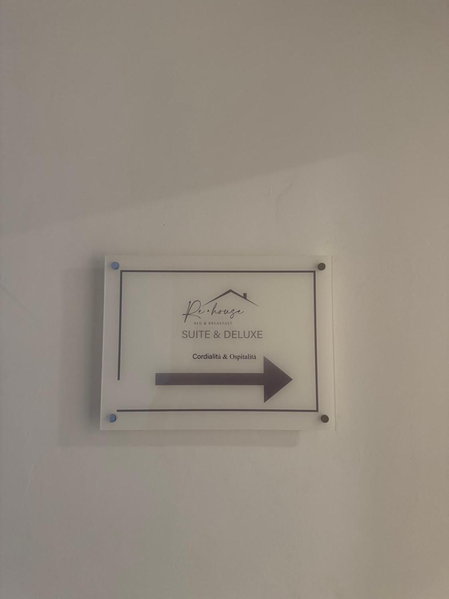 Re House Suite & Deluxe Apartament 아스콜리피체노 외부 사진