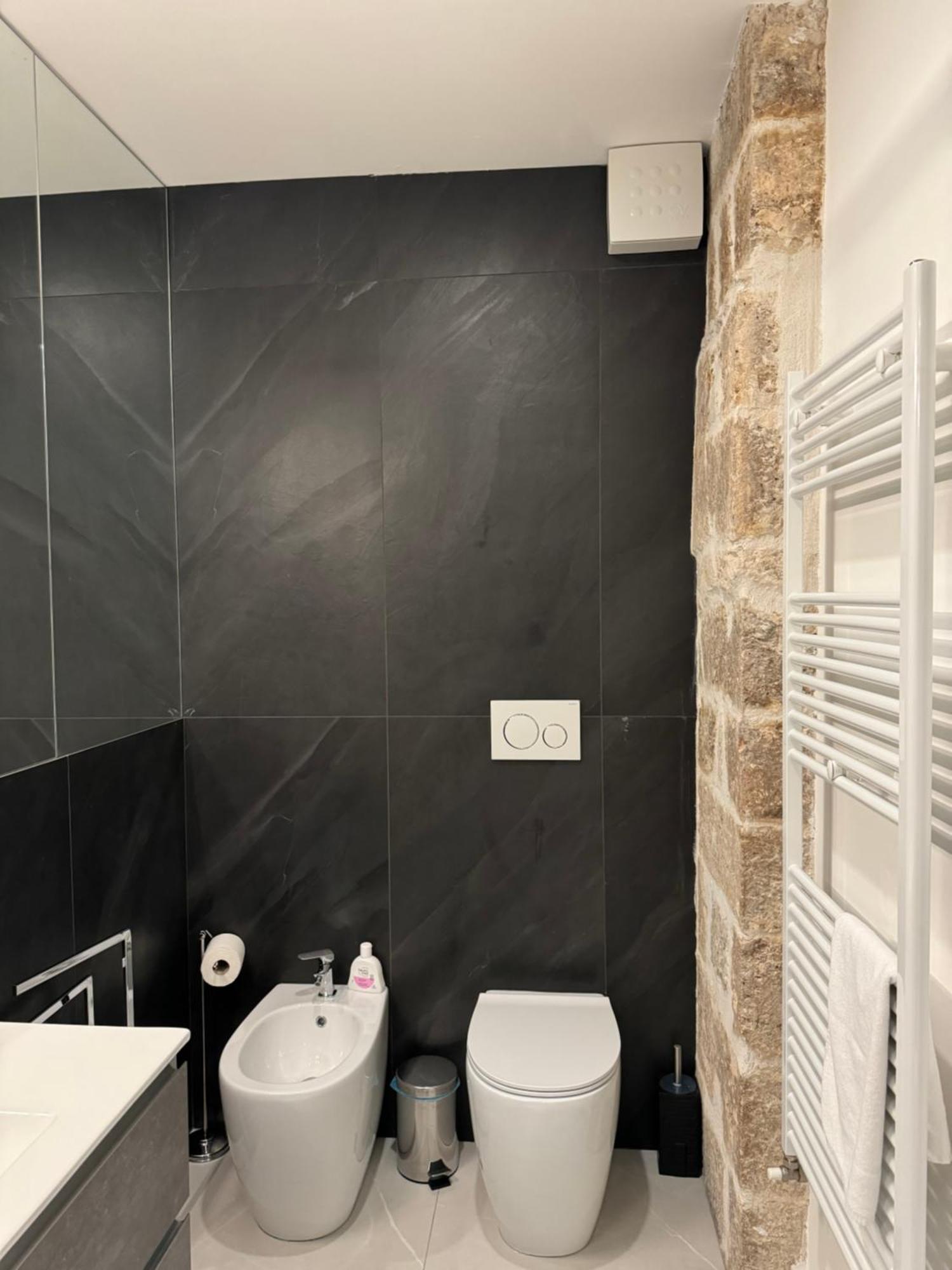 Re House Suite & Deluxe Apartament 아스콜리피체노 외부 사진