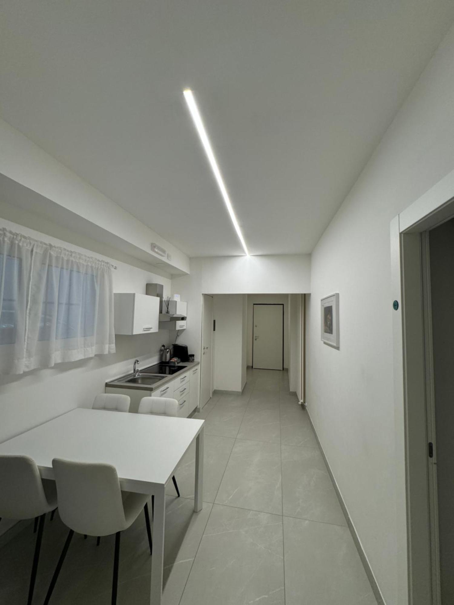 Re House Suite & Deluxe Apartament 아스콜리피체노 외부 사진